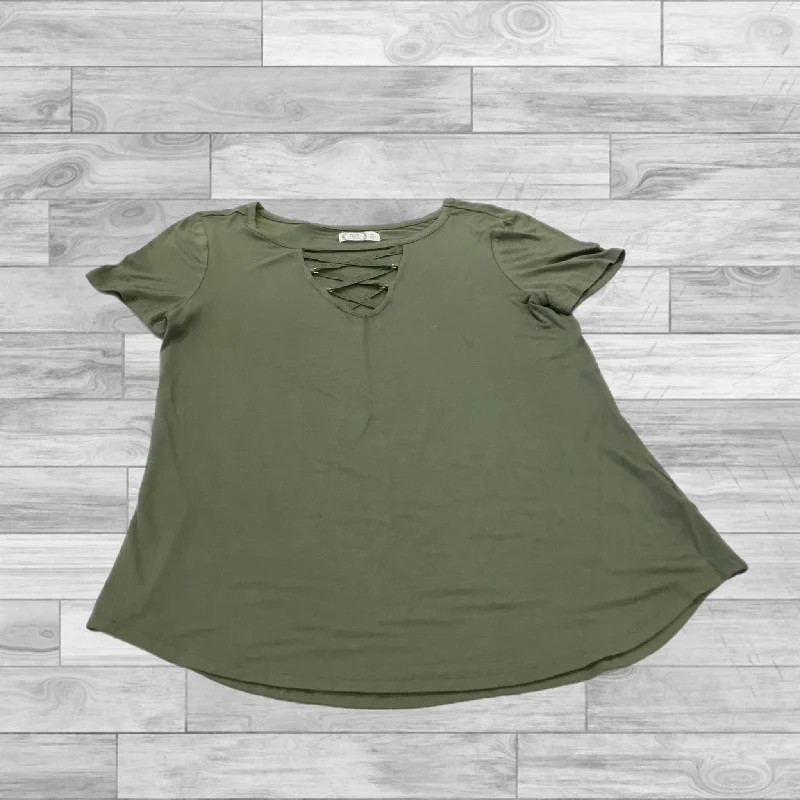 Top Short Sleeve By Maurices In Green, Size: M