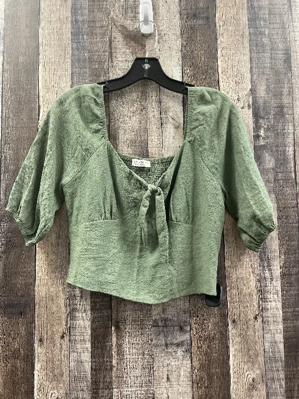 Top Short Sleeve By Paper Crane In Green, Size: M